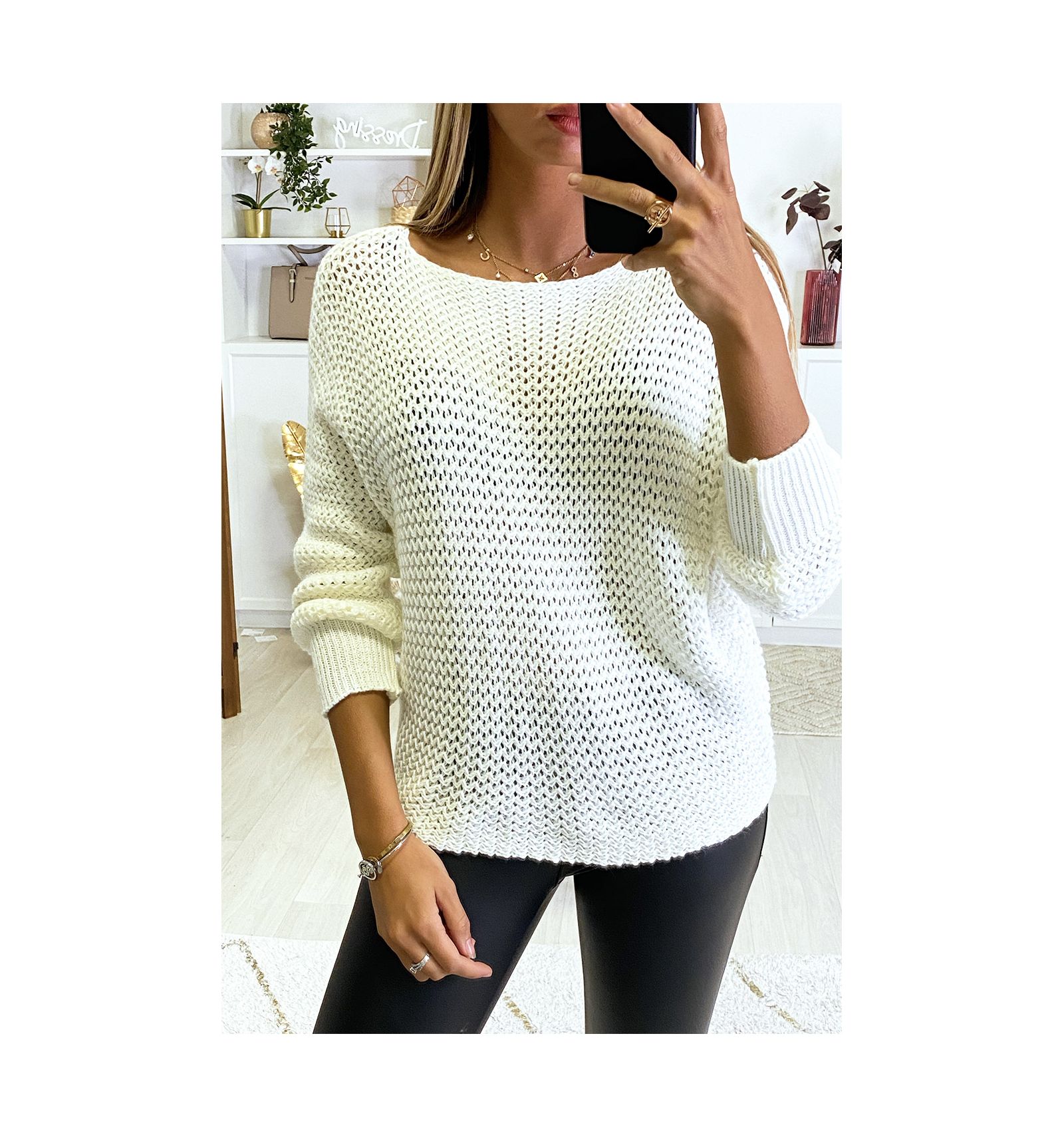 Witte sweater voor dames in grof gebreid vleermuismodel. Dikke trui