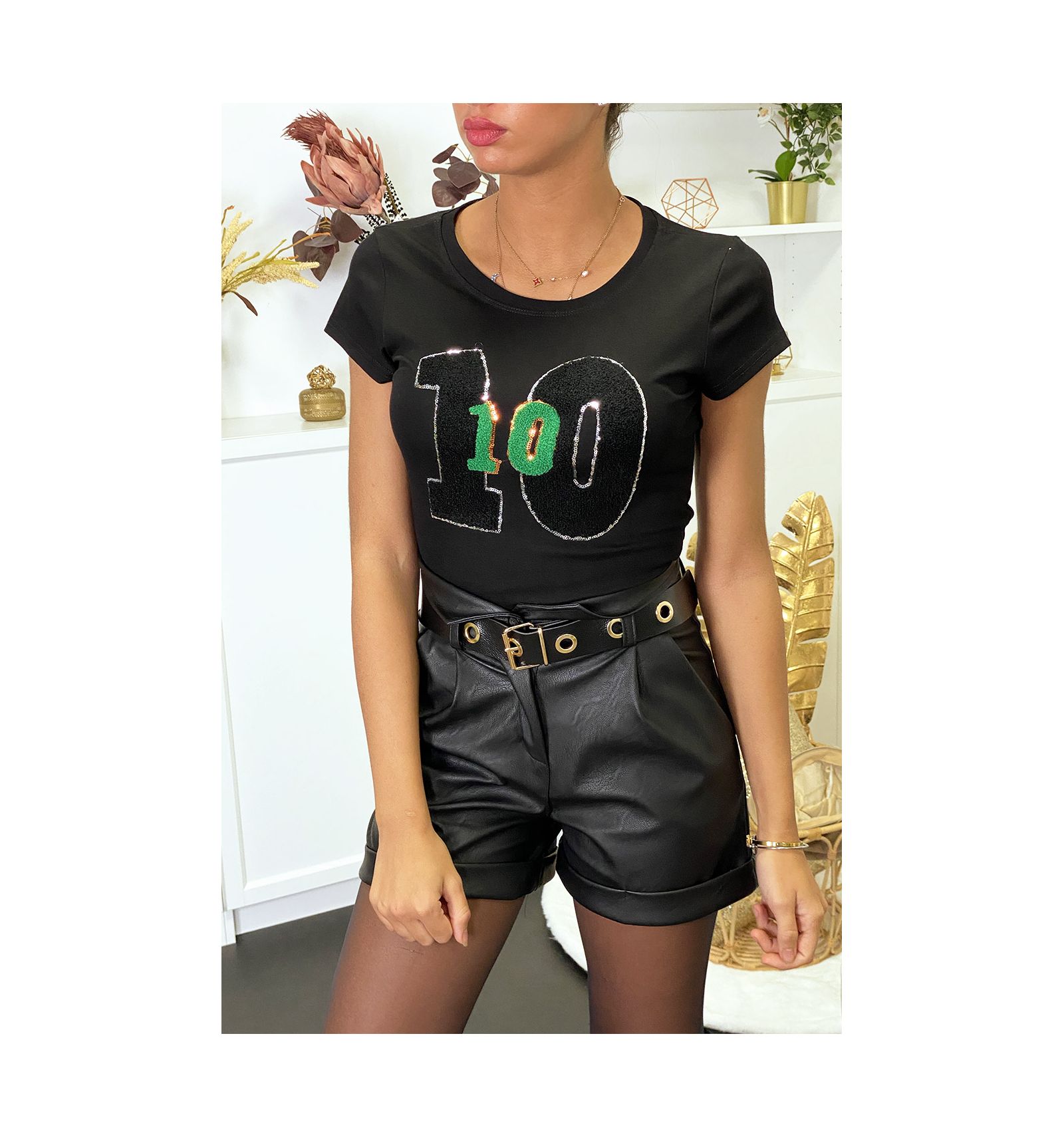 Black T-shirt with 10 moumouté writing and surrounded by ...