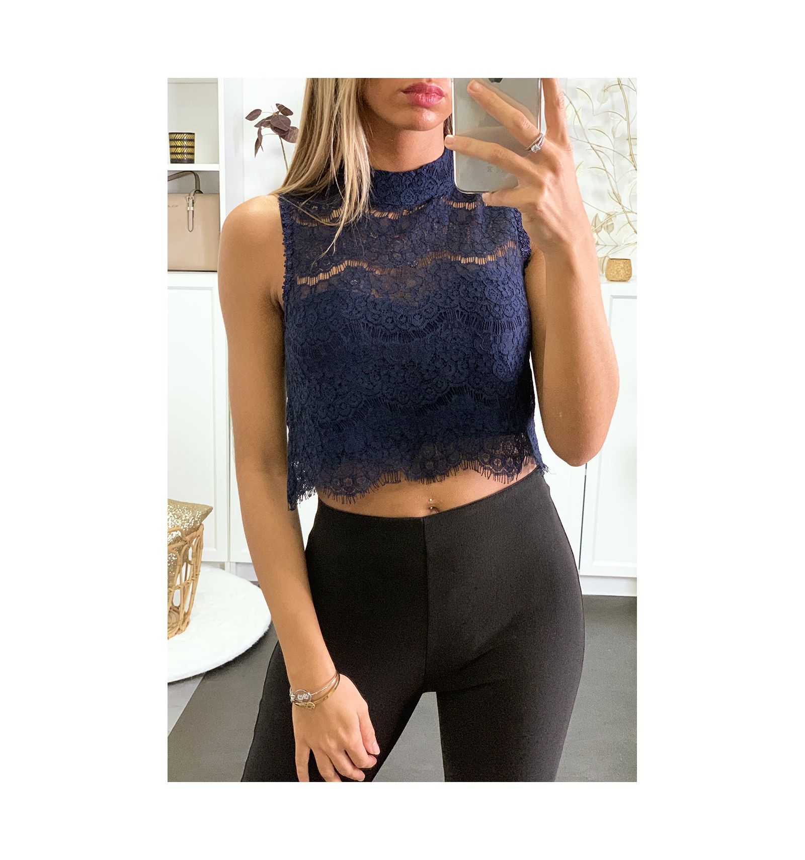 Crop top en dentelle marine doublé à l avant