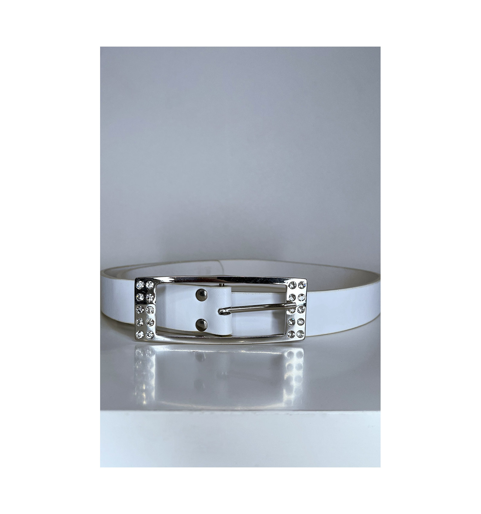 Ceinture femme en blanche avec boucle réctangle ornée de strass