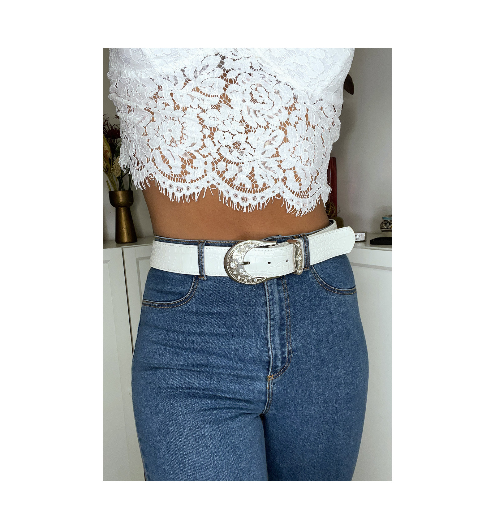 Ceinture blanche avec boucle argenté motif et strass. Ceinture femme