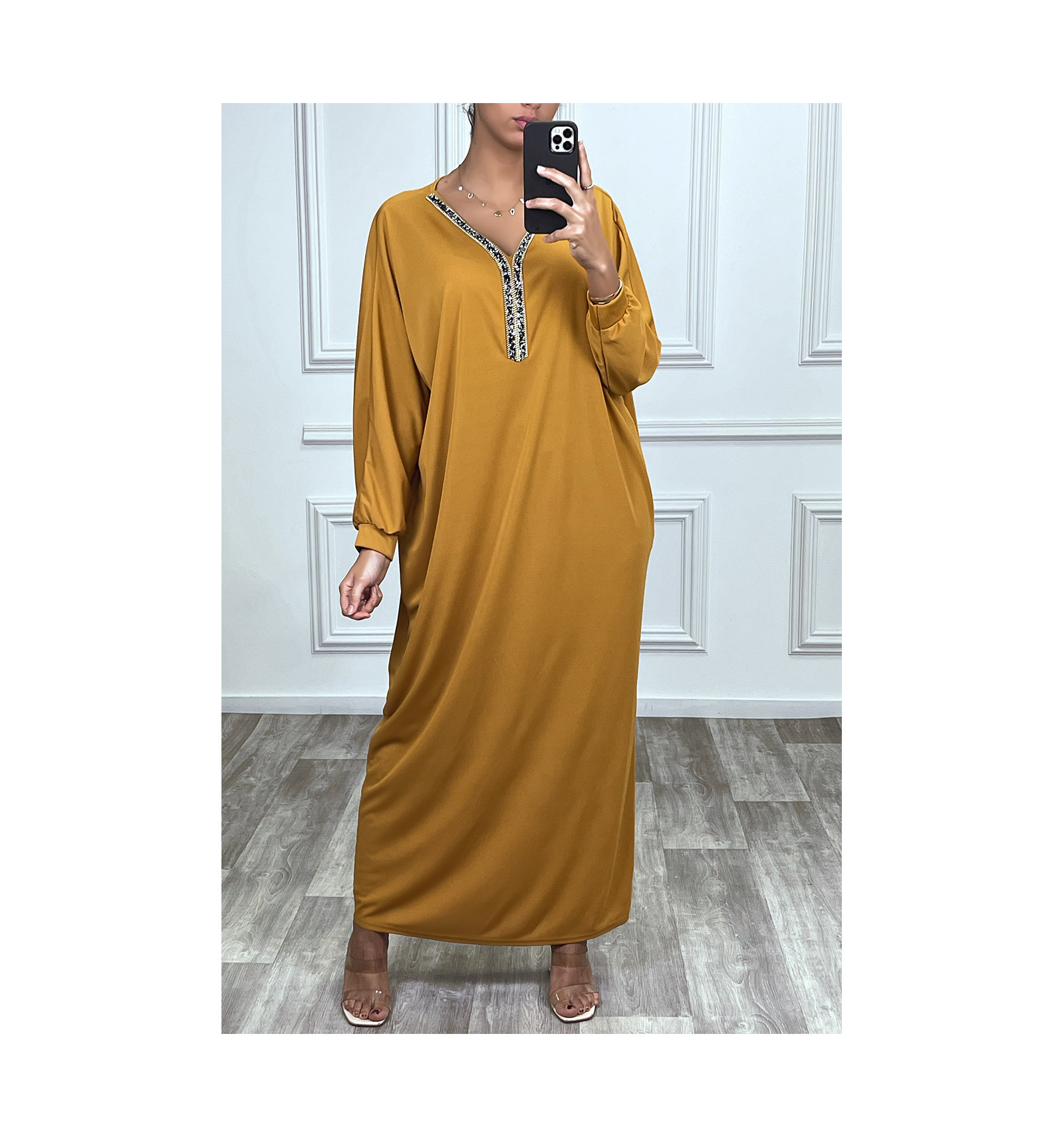  Abaya  moutarde   encolure de strass et manches longues