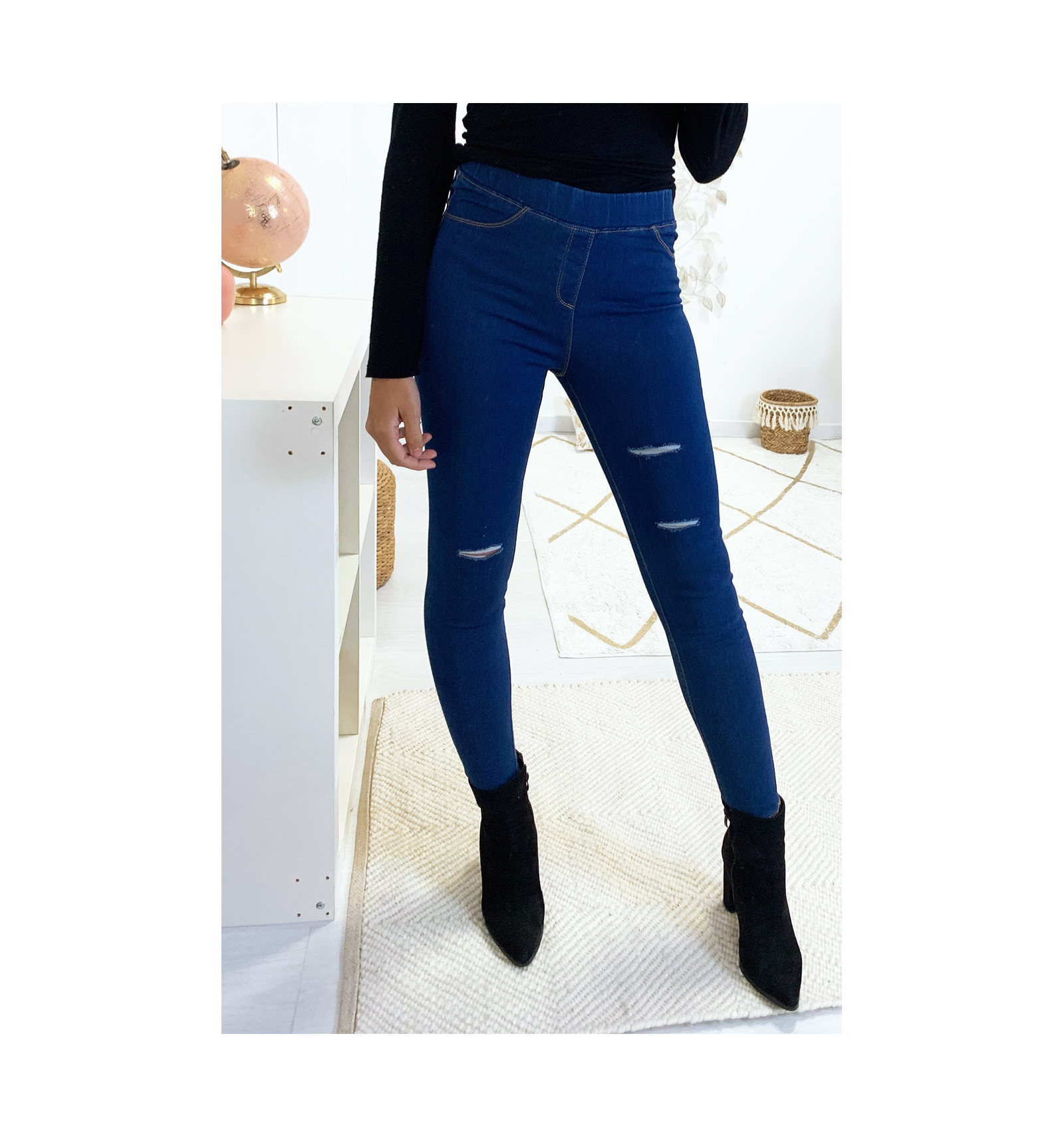 Navy blue ripped front jeggings. Women 