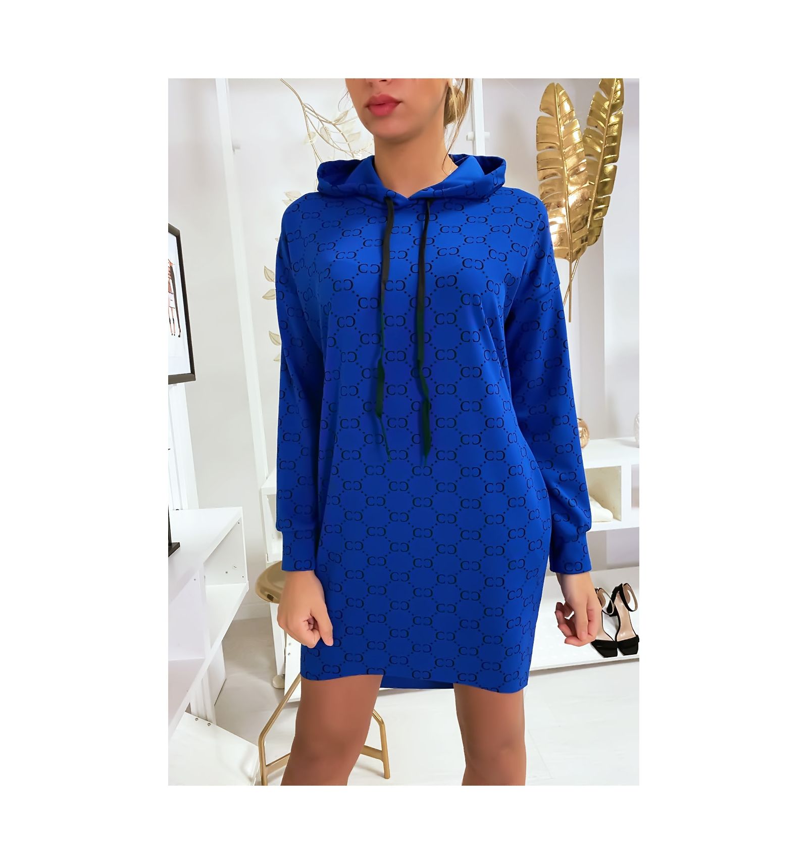 Robe pull bleu royal à motif avec capuche