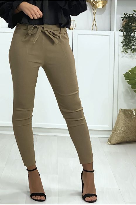 Camel cigarette pants with belt and pleats