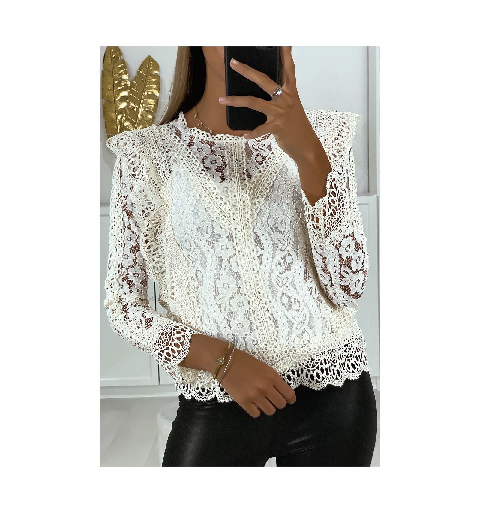 Blouse Beige En Dentelle Pour Femme Avec Broderie Devant Et Aux Manches