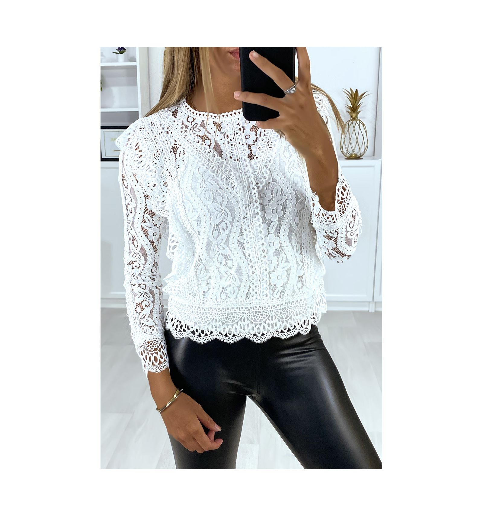  Blouse  blanche  en dentelle  pour femme avec broderie devant 