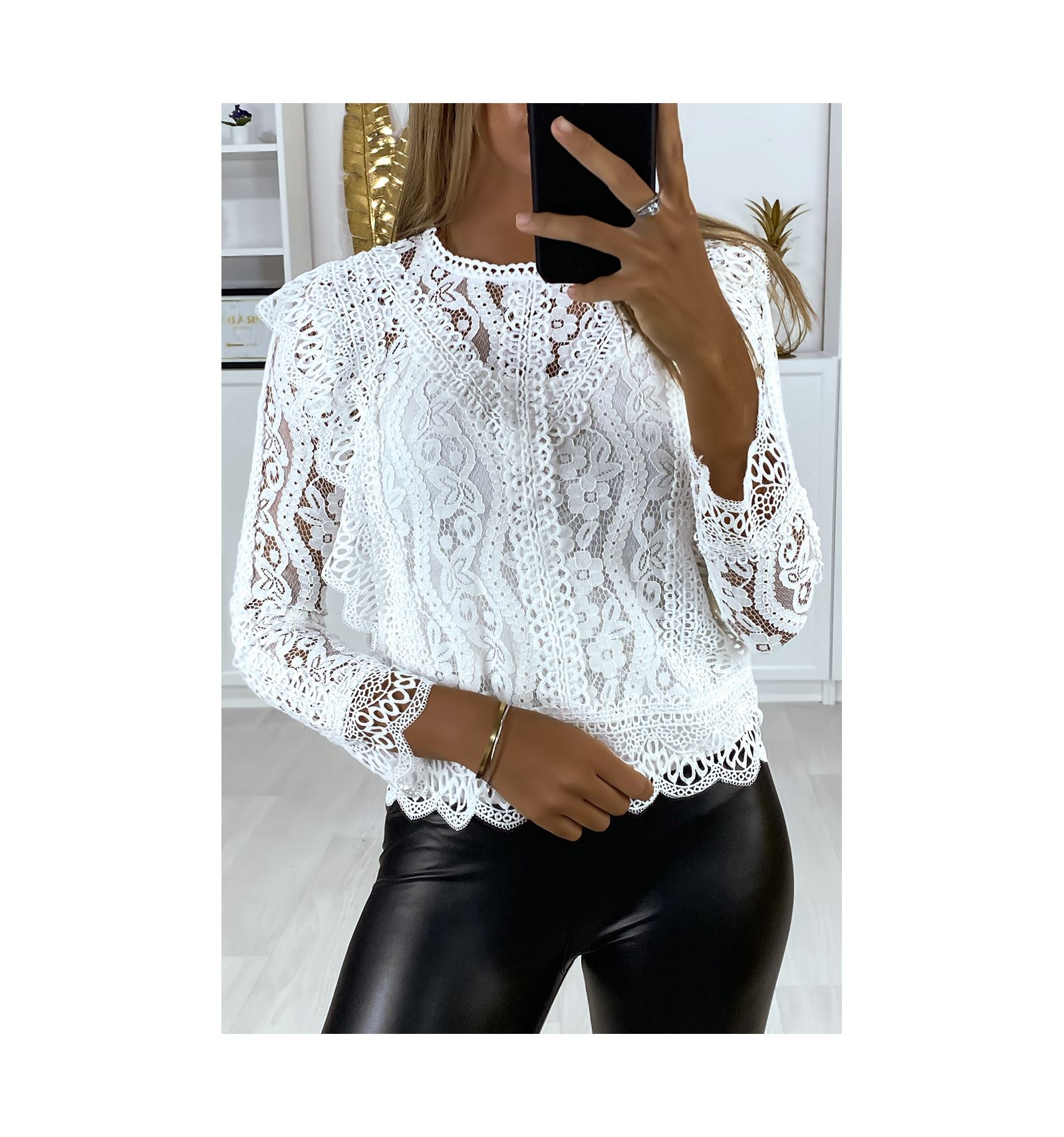  Blouse  blanche  en dentelle  pour femme avec broderie devant 