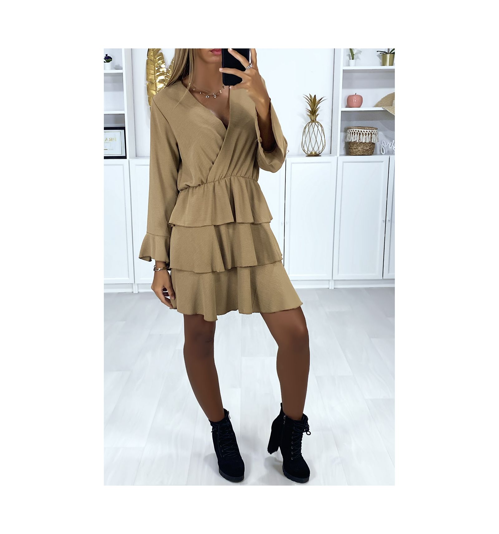 Robe croisé manches longue en taupe avec volant en bas ...