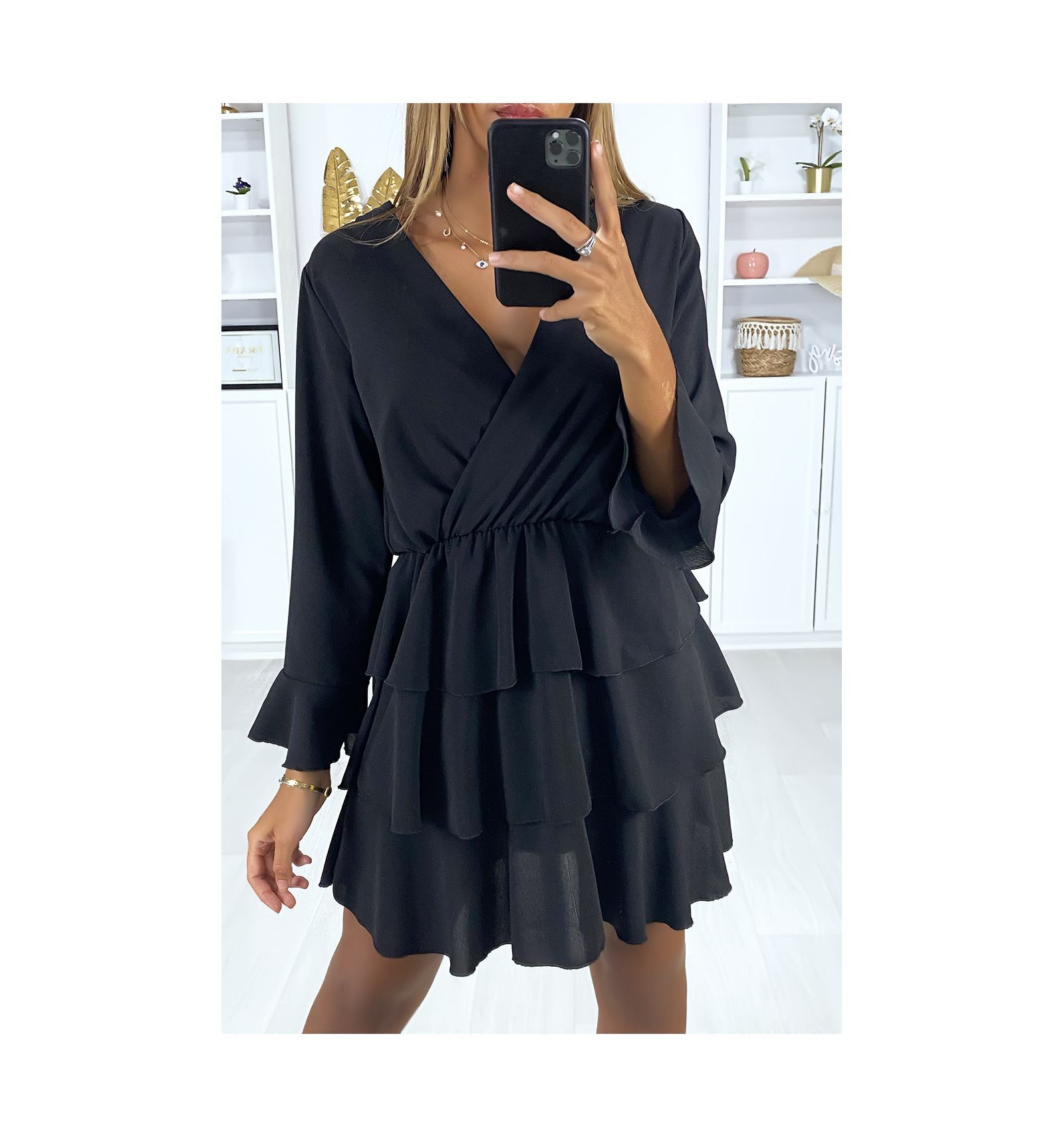 Robe croisé manches longue en noir avec volant en bas ...