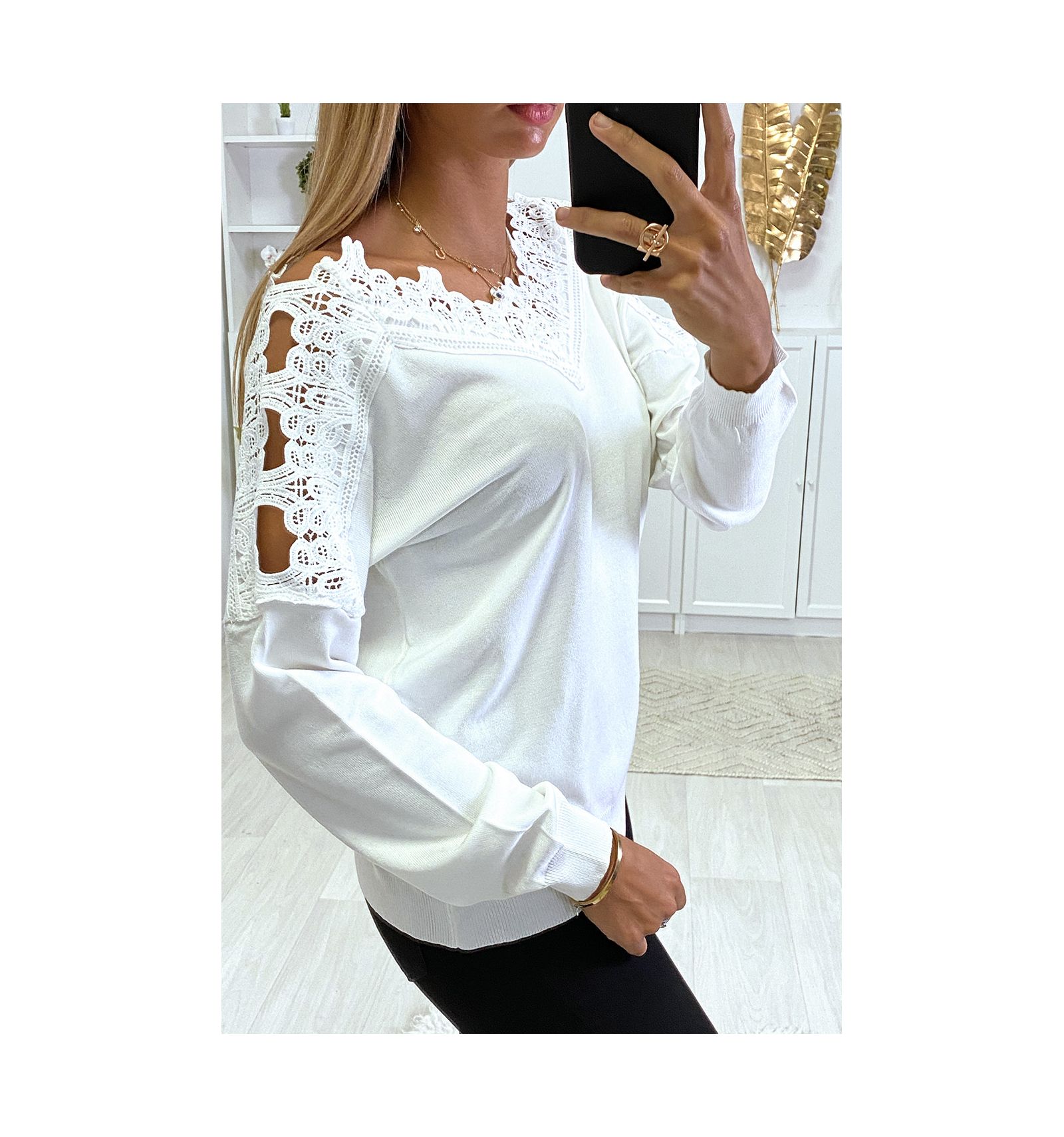 Pull blanc très doux pour femme avec dentelle aux épaules ...